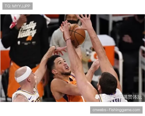 特写：一次成功的边线球防守，源自浓眉对对方内线卡位意图的准确预判